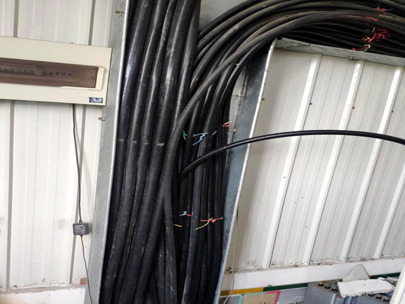 廚房設備300安用多大的電纜？